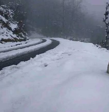 रुकुमपूर्वमा भारी हिमपात, मध्यपहाडी लोकमार्ग ठप्प